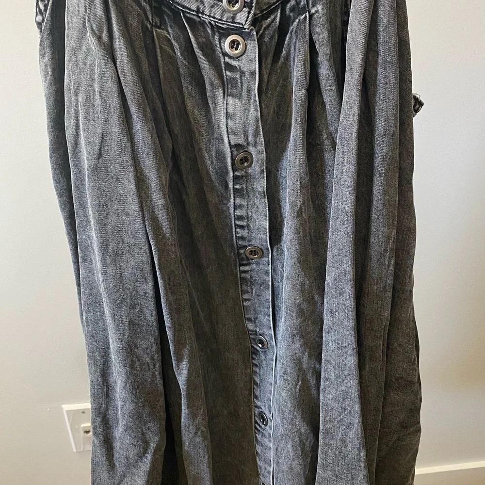 Easel Button-Front Flowy Denim Dress – Size Medium - Picture 7 of 12